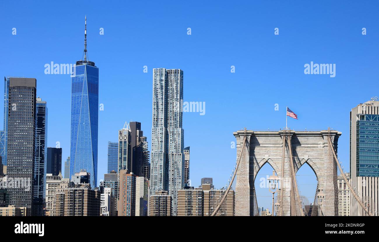 Ponte di Brooklyn e skyline di Lower Manhattan a New York City, USA Foto Stock