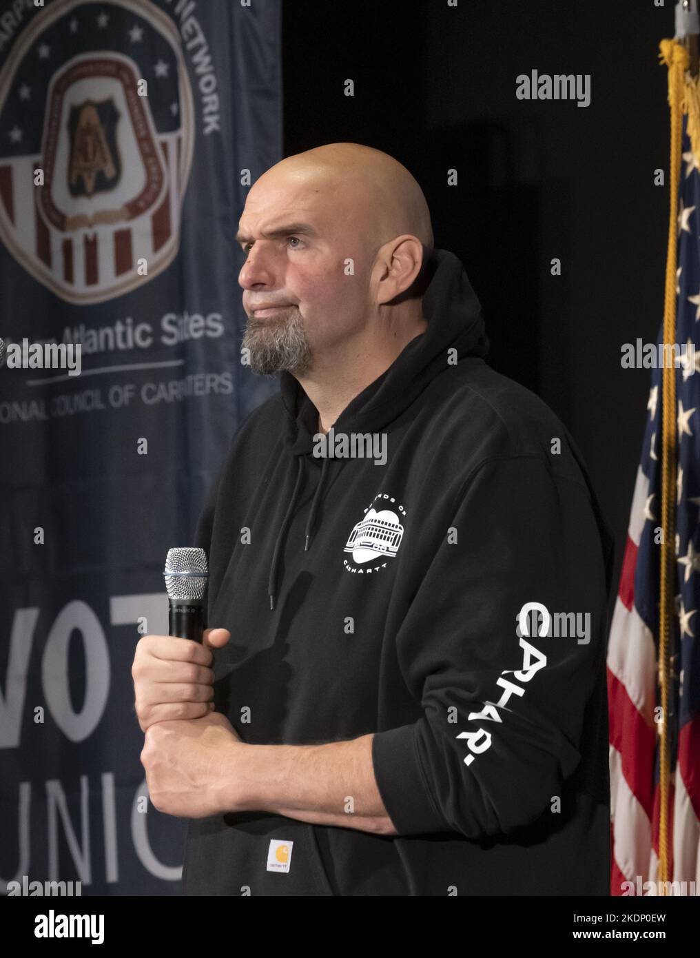Pittsburgh, Stati Uniti. 07th Nov 2022. Il candidato democratico al Senato John Fetterman ha tenuto un discorso al raduno di voto alla vigilia delle elezioni di metà mandato alla Carpenters Union Hall di lunedì 7 novembre 2022 a Pittsburgh . Foto di Archie Carpenter/UPI Credit: UPI/Alamy Live News Foto Stock