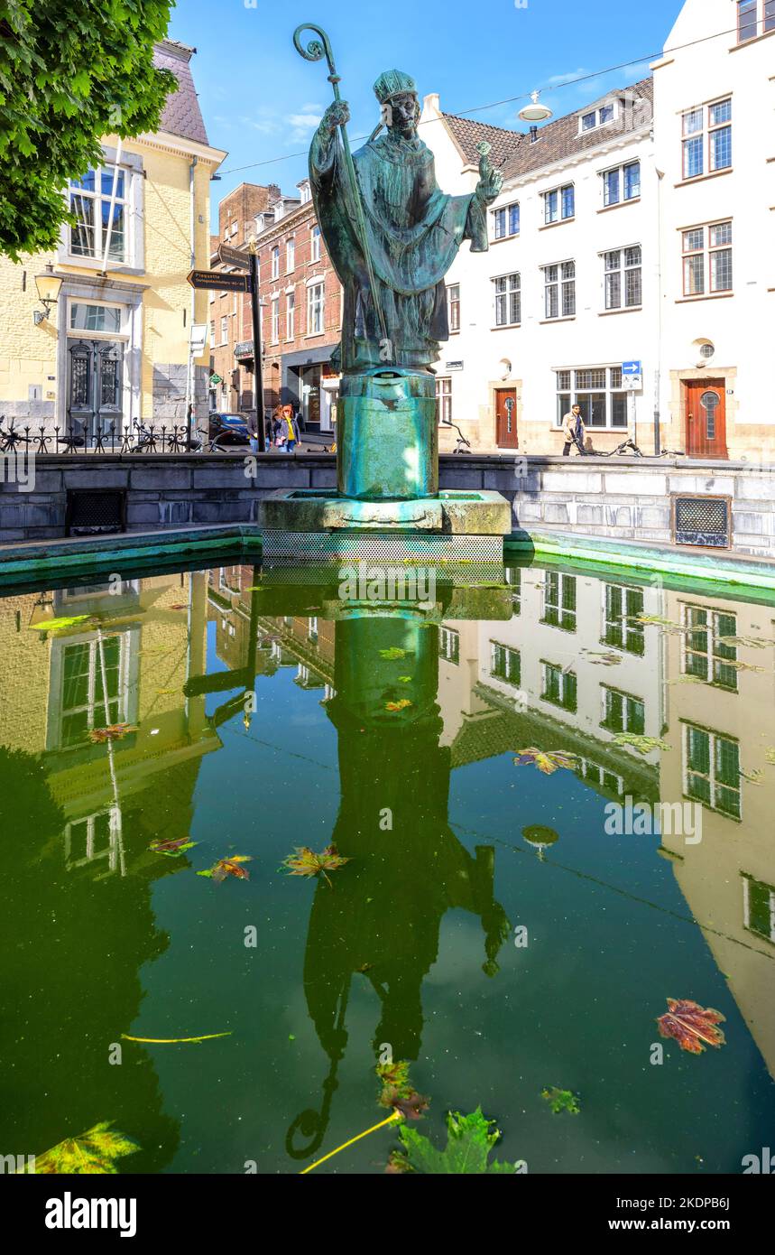 Maastricht, Paesi Bassi, Sint-Servaasfontein al Portale Nord della Basilica di San Servatio Foto Stock