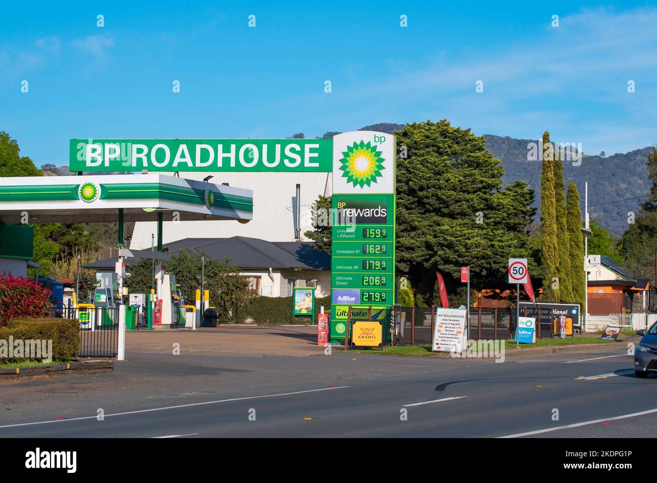 Una stazione di servizio BP Roadhouse o una stazione di servizio al mattino presto nella città regionale di Murrurundi, nuovo Galles del Sud, Australia Foto Stock