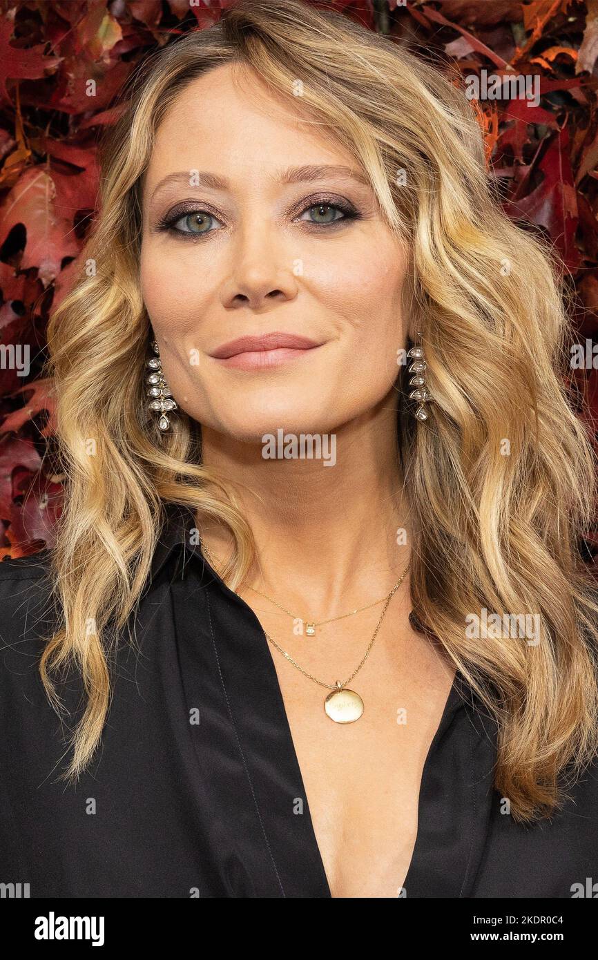 New York, NY, Stati Uniti. 7th Nov 2022. Julie Tolivar agli arrivi per FLEISHMAN È IN DIFFICOLTÀ Premiere, Carnegie Hall, New York, NY 7 novembre 2022. Credit: Manoli Figetakis/Everett Collection/Alamy Live News Foto Stock