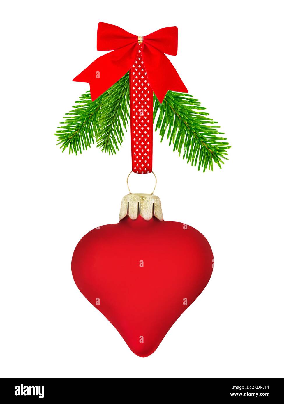 Decorazione natalizia con cuore rosso e rami di abete isolati su sfondo bianco Foto Stock