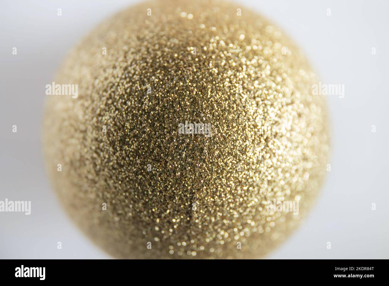 Profondità poco profonda del campo di oro glitter colorato Natale baule. Concetto di sfondo di Natale. Foto Stock