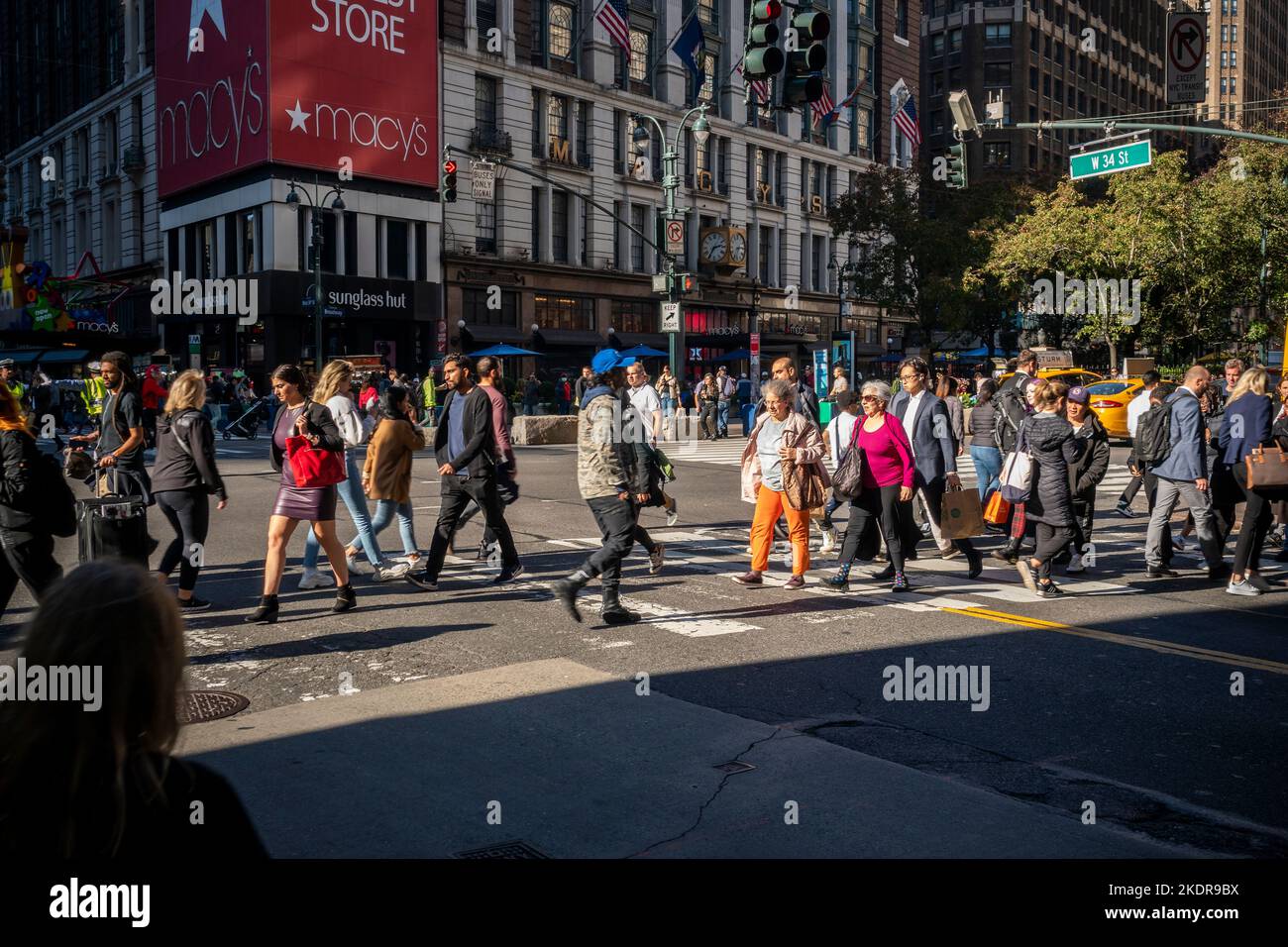 Attività nel quartiere di Herald Square a New York Mercoledì, 2 novembre 2022. (© Richard B. Levine) Foto Stock