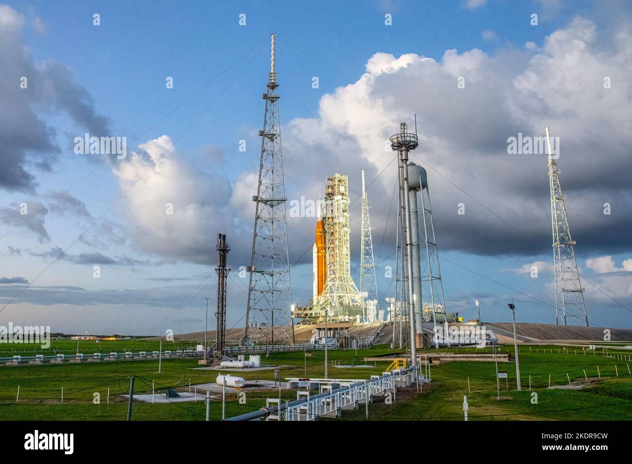 Artemis i razzo con il veicolo spaziale Orion. Per indicazioni sull'utilizzo della NASA: https://www.nasa.gov/multimedia/guidelines/index.html Foto Stock