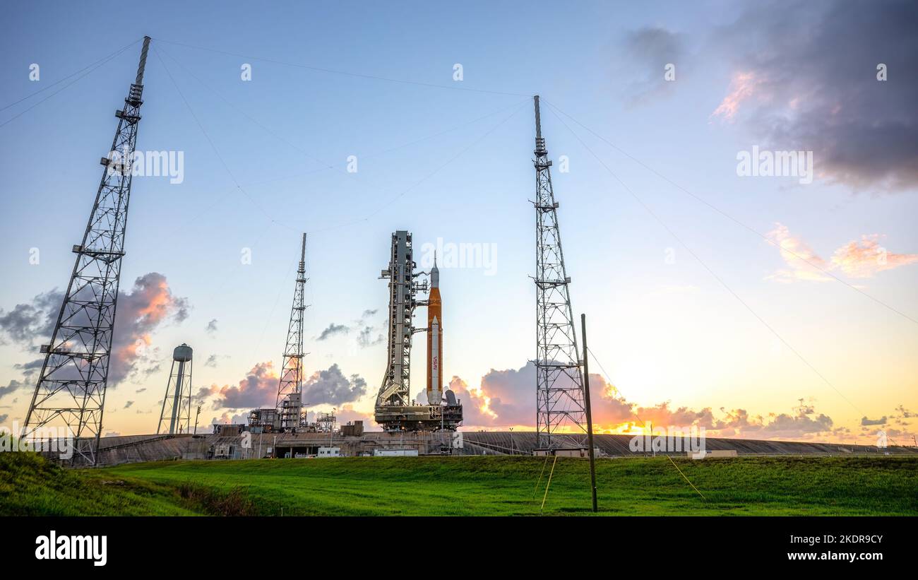 Artemis i razzo con il veicolo spaziale Orion. Per indicazioni sull'utilizzo della NASA: https://www.nasa.gov/multimedia/guidelines/index.html Foto Stock