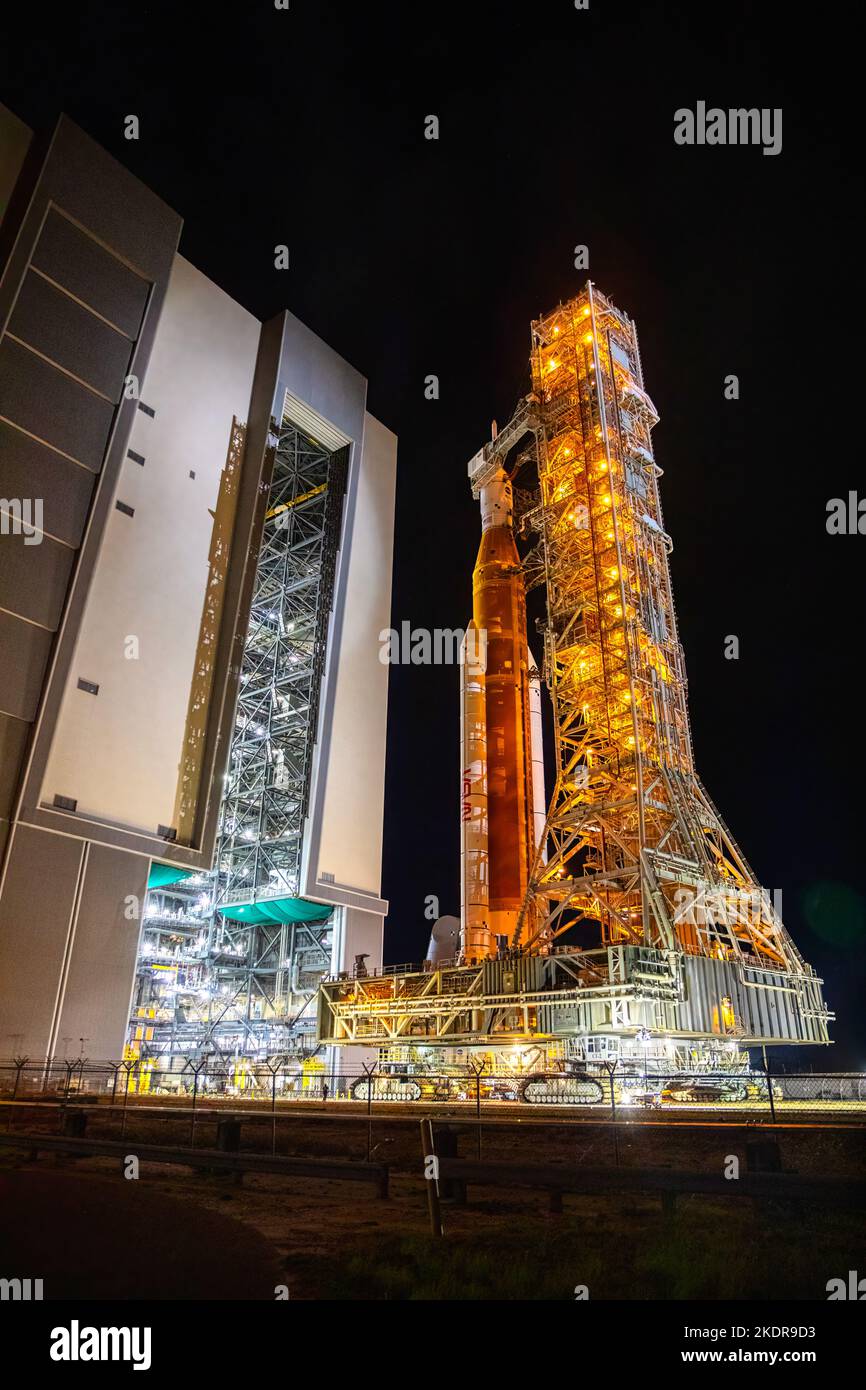 Artemis i razzo con il veicolo spaziale Orion. Per indicazioni sull'utilizzo della NASA: https://www.nasa.gov/multimedia/guidelines/index.html Foto Stock