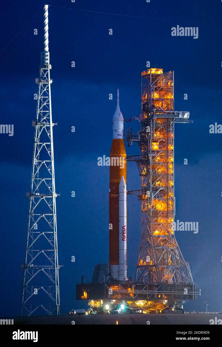 Artemis i razzo con il veicolo spaziale Orion. Per indicazioni sull'utilizzo della NASA: https://www.nasa.gov/multimedia/guidelines/index.html Foto Stock