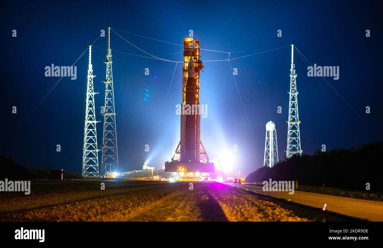 Artemis i razzo con il veicolo spaziale Orion. Per indicazioni sull'utilizzo della NASA: https://www.nasa.gov/multimedia/guidelines/index.html Foto Stock