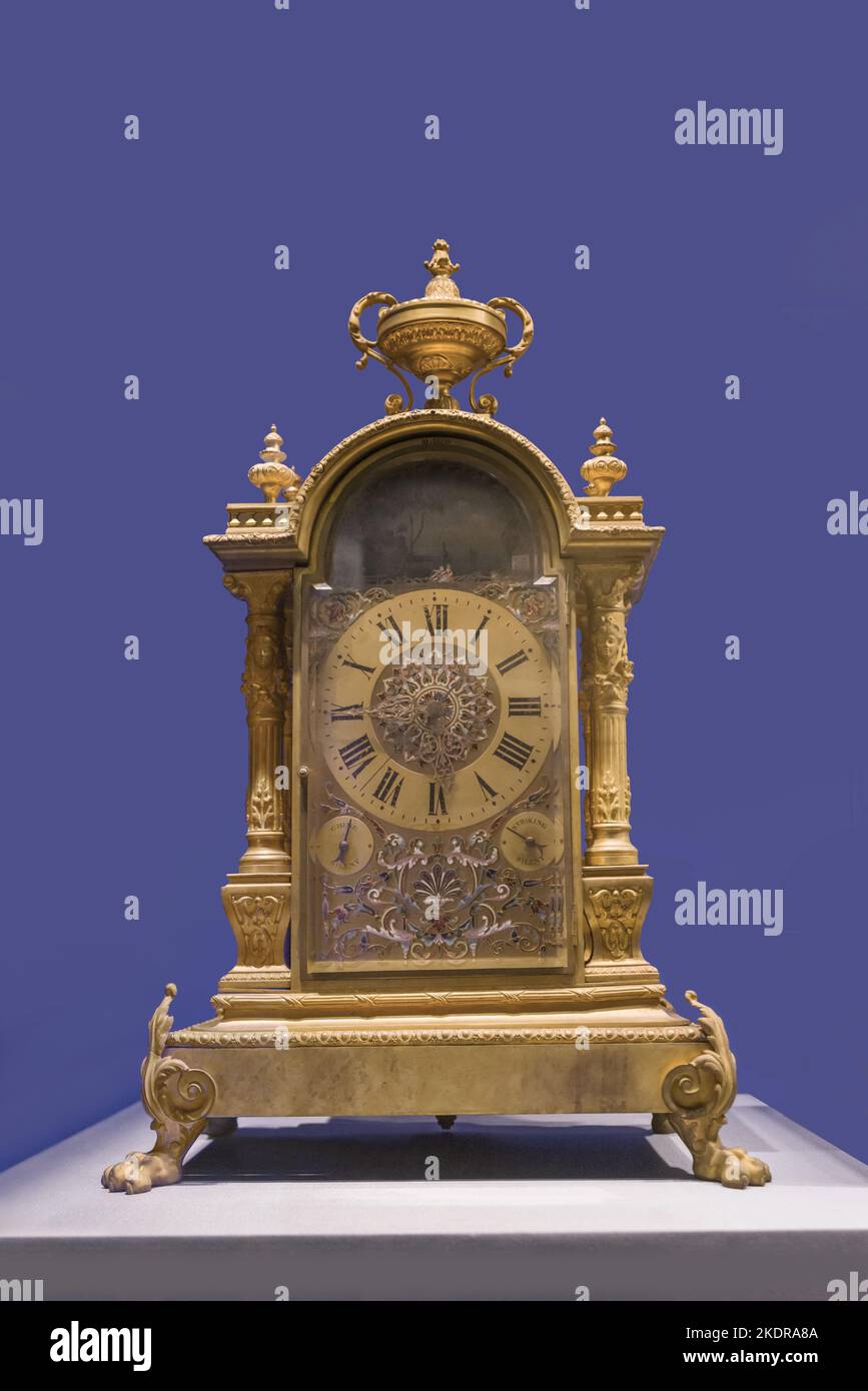 Palazzo del 20th ° secolo francese oro placcato orologio ad acqua corrente in rame Foto Stock