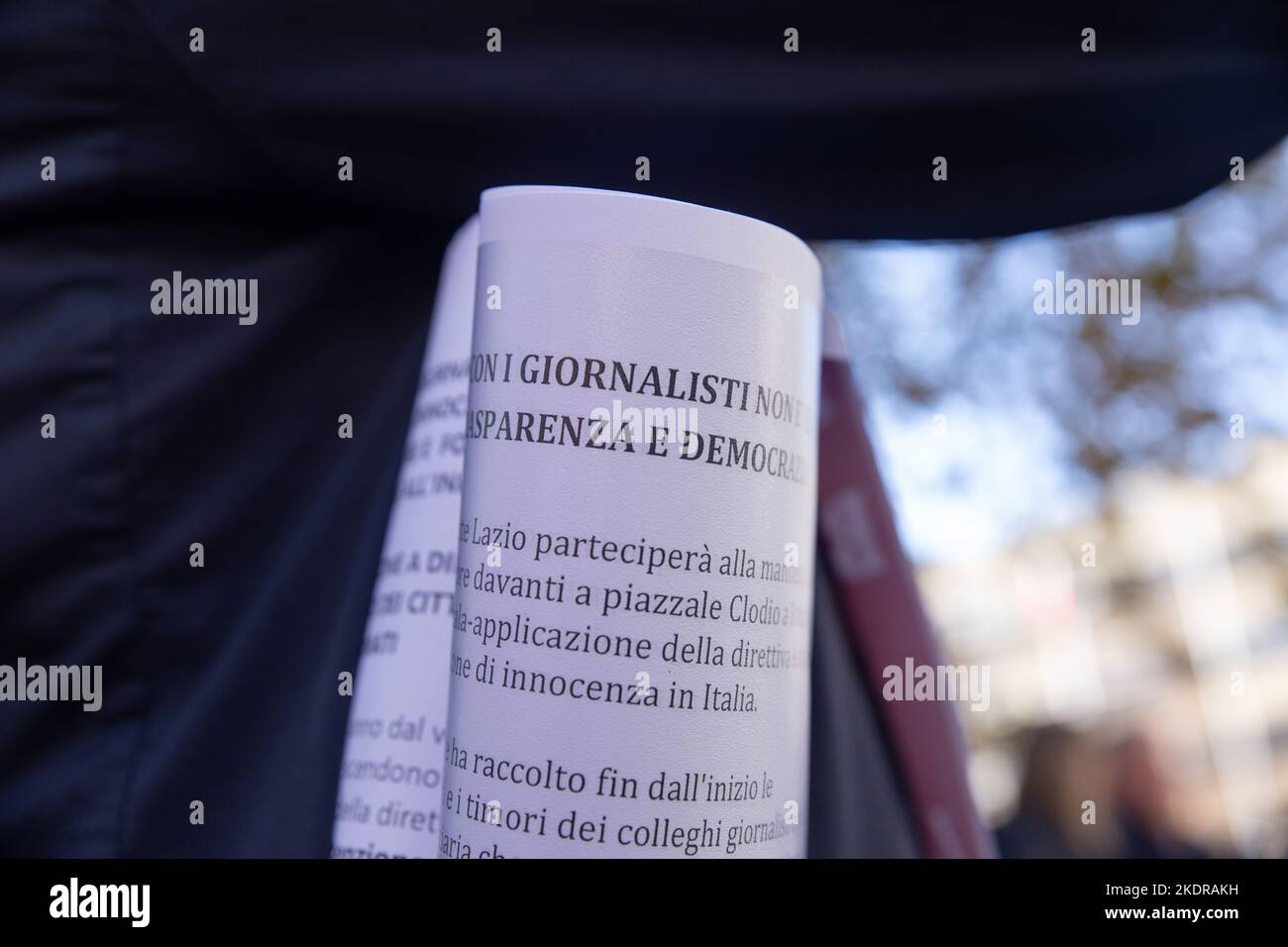 Roma, Italia, 08/11/2022, Roma, Italia. 08th Nov 2022. Sit-in organizzato da giornalisti italiani in Piazzale Clodio di fronte all'ingresso del Tribunale di Roma. (Foto di Matteo Nardone/Pacific Press) Credit: Pacific Press Media Production Corp./Alamy Live News Foto Stock