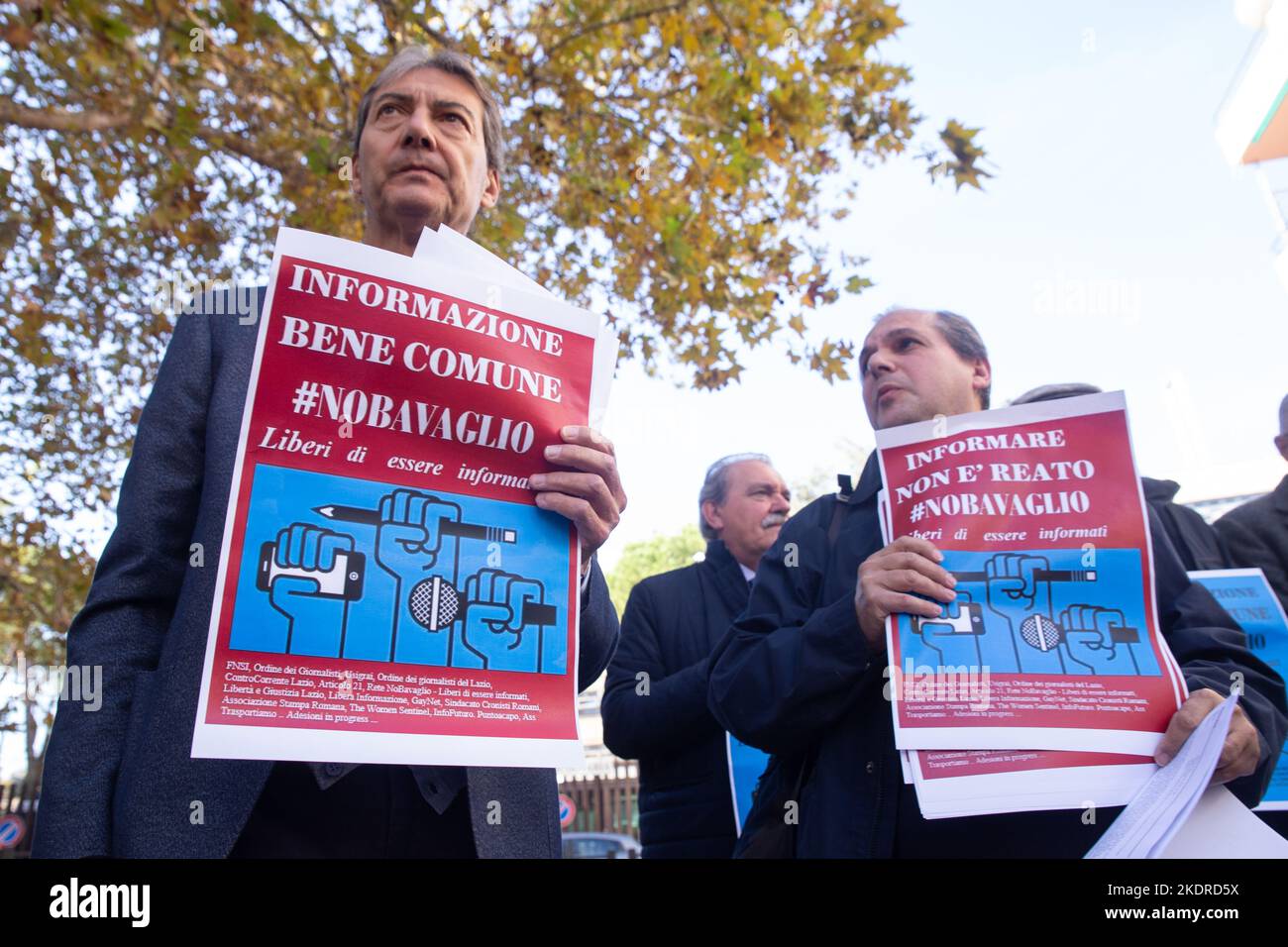 Roma, Italia. 8th Nov 2022. Sit-in organizzato da giornalisti italiani in Piazzale Clodio di fronte all'ingresso del Tribunale di Roma. (Credit Image: © Matteo Nardone/Pacific Press via ZUMA Press Wire) Foto Stock