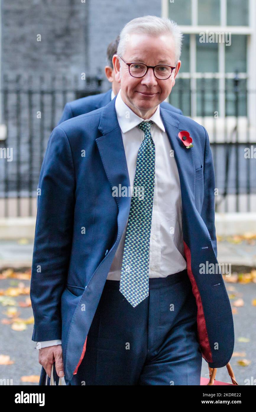 Downing Street, Londra, Regno Unito. 8th novembre 2022. Michael Gove MP, Segretario di Stato per il livellamento, gli alloggi e le comunità; Ministro delle relazioni intergovernative, partecipa alla riunione settimanale del Gabinetto al 10 di Downing Street. Foto di Amanda Rose/Alamy Live News Foto Stock