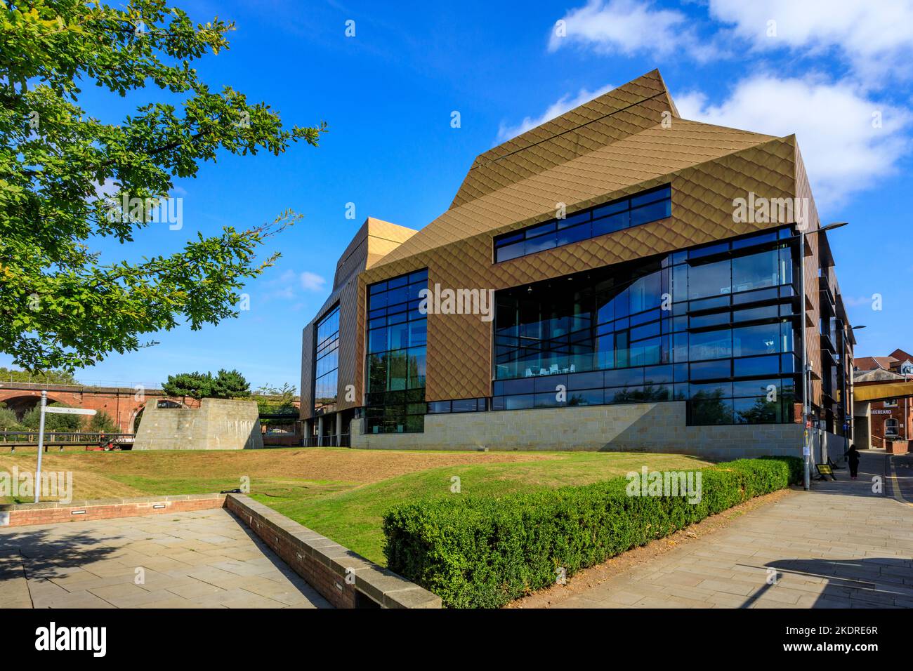 L'architettura moderna della biblioteca Hive a Worcester, Worcestershire, Inghilterra, Regno Unito Foto Stock