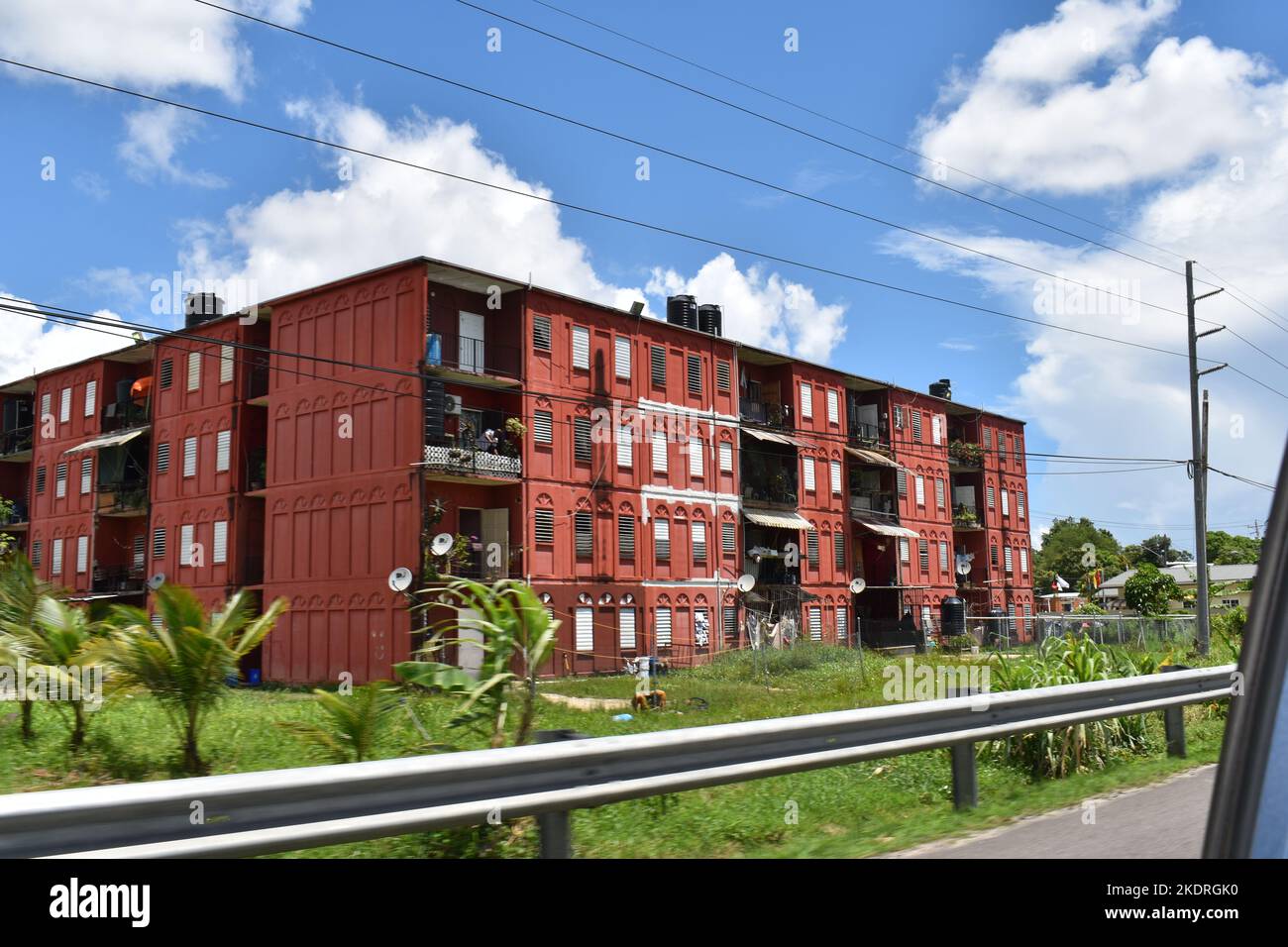 Un edificio residenziale situato nei Maloney Gardens, complesso residenziale situato a Trinidad e Tobago. Foto Stock
