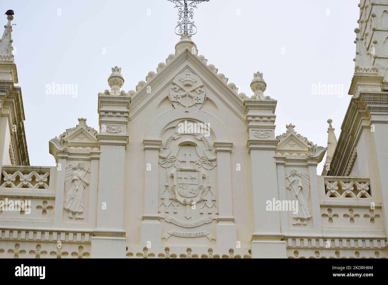 Vista frontale di una parte della Basilica di Santa Cruz, Kochi, Kerala. Foto Stock