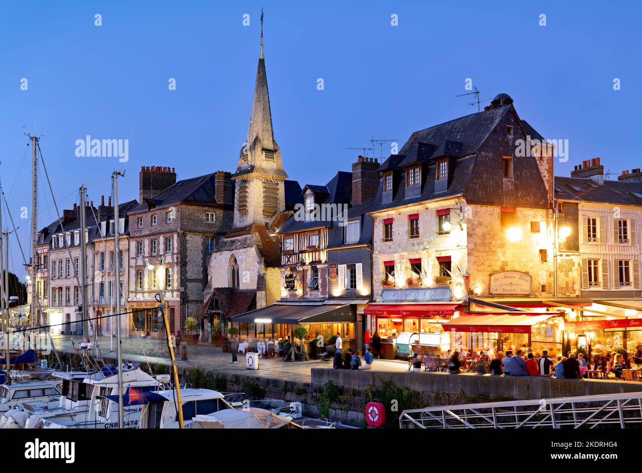 Honfleur Normandia Francia. Il porto al crepuscolo Foto Stock