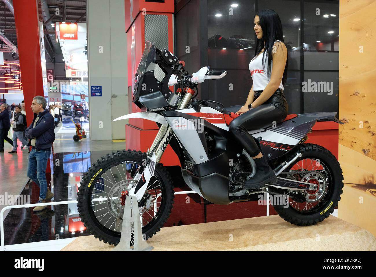 Milano, Italia. 8 novembre 2022, Fantic Rally esposto alla 79th edizione di EICMA, Salone Internazionale del ciclo e del motociclo a Milano, 8 novembre 2022, Milano. Credit: Roberto Tommasini/Alamy Live News Foto Stock