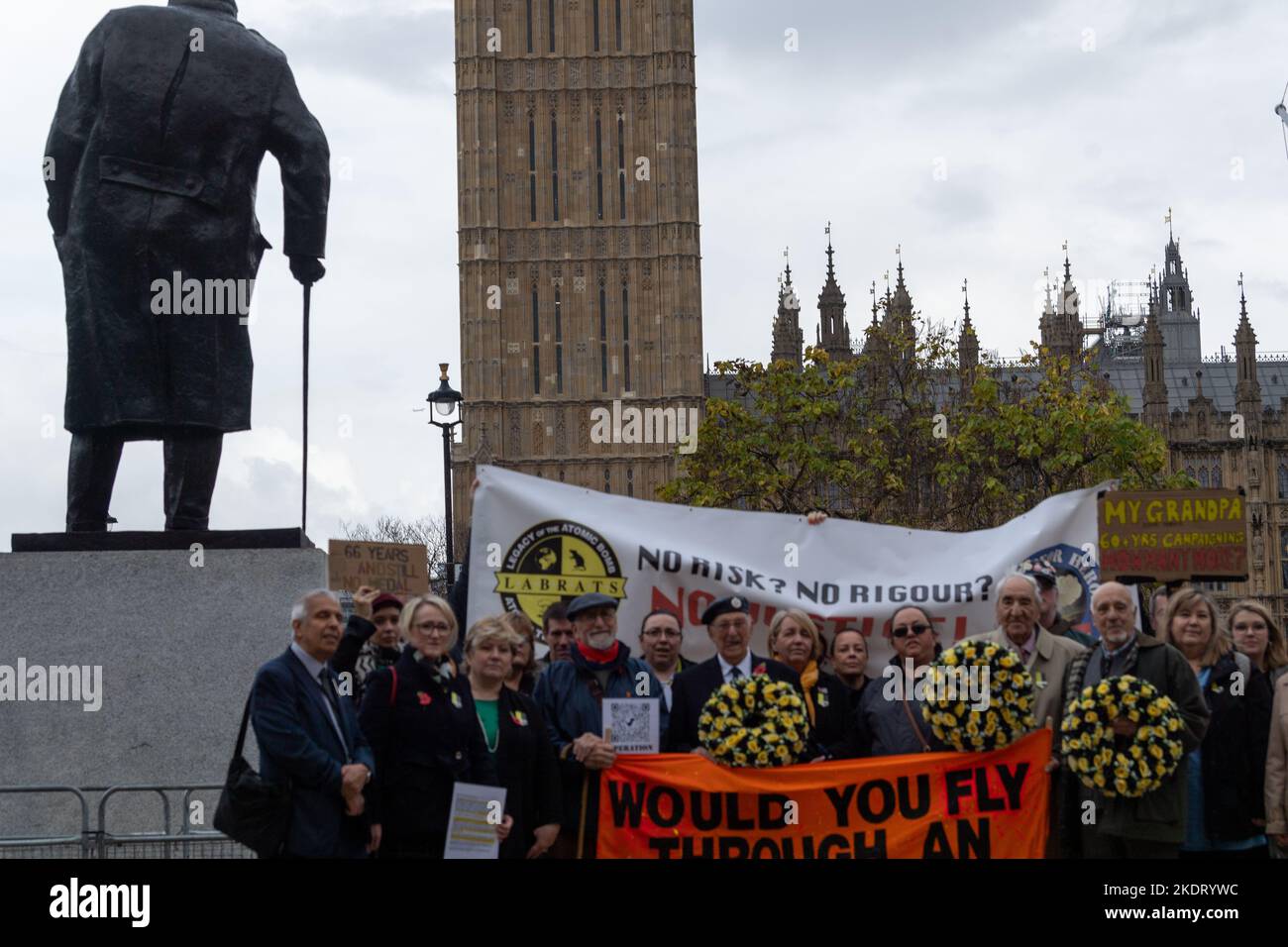 Londra, Regno Unito. 8th Nov 2022. I veterani dei test nucleari chiedono di essere riconosciuti come medaglia di rimessaggio a Londra Credit: Ian Davidson/Alamy Live News Foto Stock