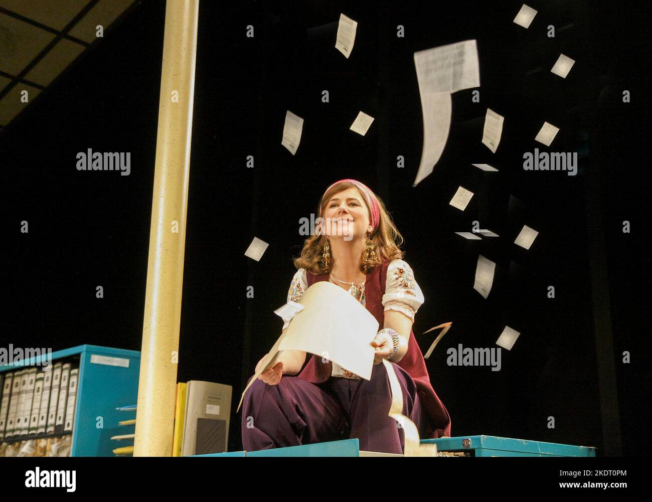 Imogen Stubbs (Lucy) in ORDINE ALFABETICO di Michael Frayn all'Hampstead Theatre, Londra NW3 21/04/2009 design: Janet Bird Lighting: Tim Mitchell regista: Christopher Luscombe Foto Stock