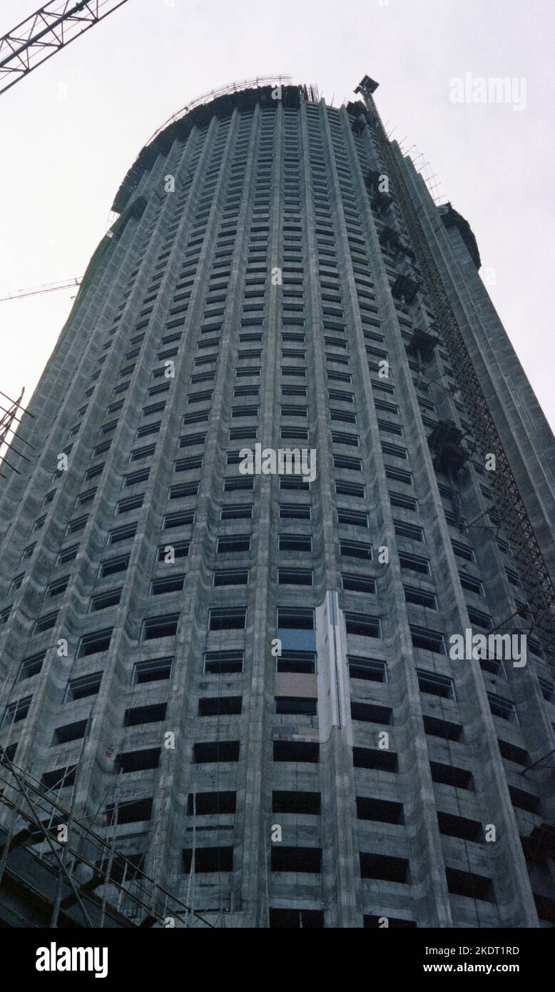 Costruzione del Centro Hopewell nel 1979. Il grattacielo e' un edificio a 64 piani di 222 metri (728 piedi) situato al 183 di Queen's Road East, in WAN Chai sull'Isola di Hong Kong a Hong Kong. Per la maggior parte degli anni '80 era l'edificio più alto di Hobng Kong e il secondo più alto in Asia. Foto di Tony Henshaw Foto Stock