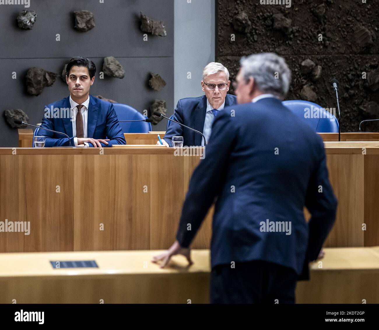 2022-11-08 16:56:47:19 L'AIA - Rob Jetten, ministro per il clima e l'energia, e Marnix van Rij, segretario di Stato per la tassazione, durante un dibattito nella Camera dei rappresentanti sul pacchetto del piano fiscale 2023. Tra le discussioni vi è l'intensificazione del bilancio per i bambini e la modifica della legge generale sulle pensioni per anziani. . ANP REMKO DE WAAL olanda fuori - belgio fuori Foto Stock