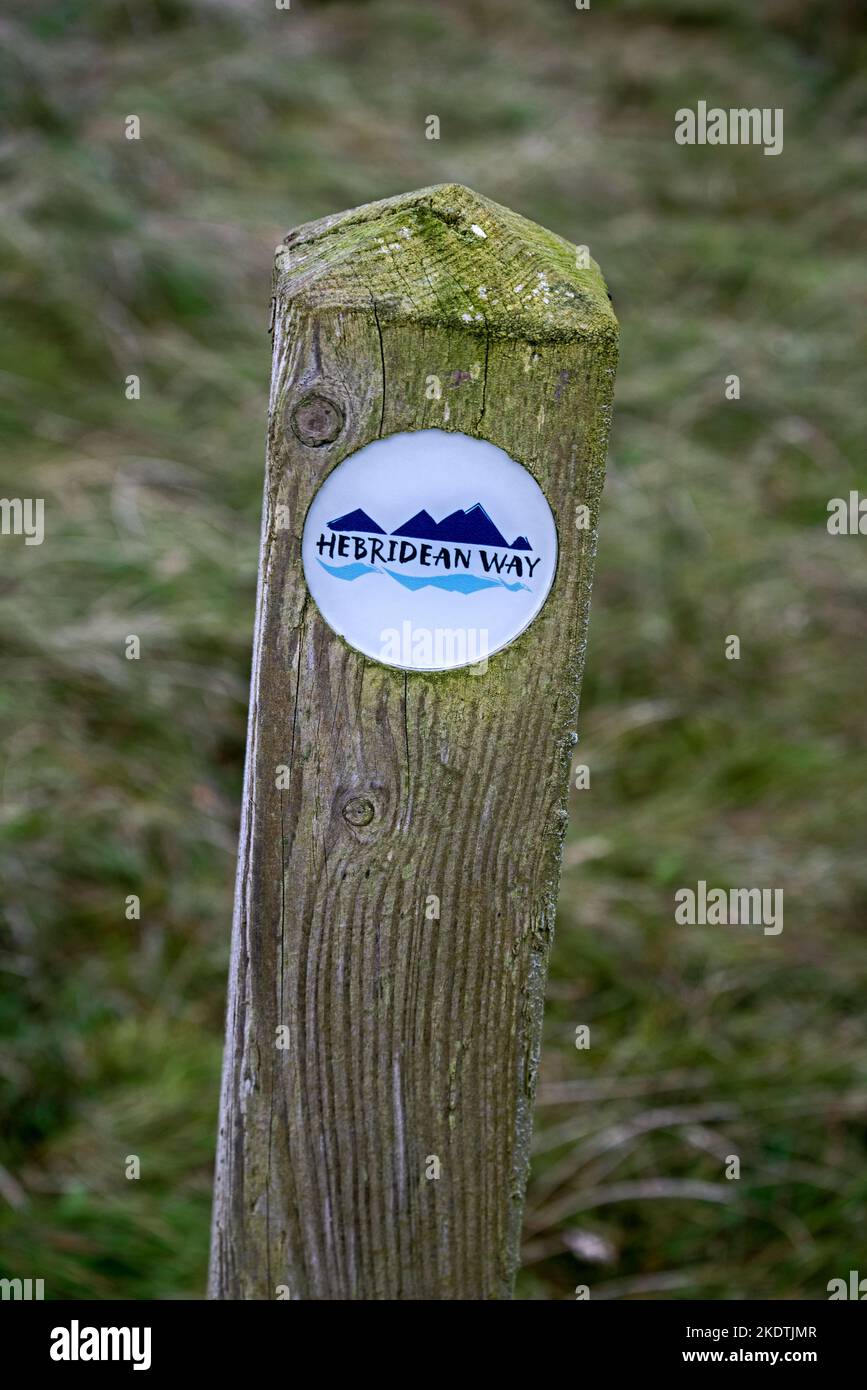 Segnavia della via Hebridea a Rueval su Benbecula, Ebridi esterne, Western Isles, Scozia, Regno Unito. Foto Stock