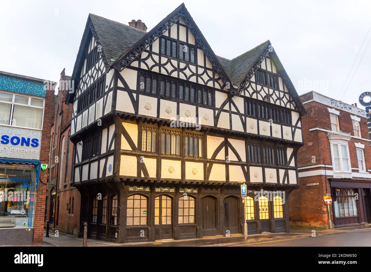 15th ° secolo Shodfriar's Hall al crepuscolo, South Square, Custom House Quay, Boston, Lincolnshire, Inghilterra, Regno Unito Foto Stock