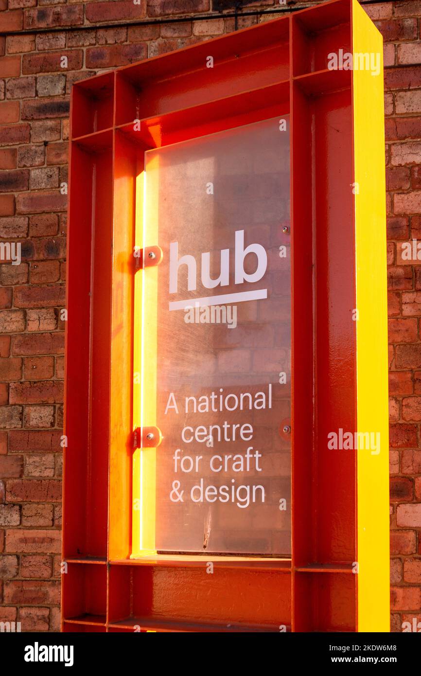 Il cartello Hub (National Center for Craft & Design), Navigation Wharf, Carre Street, Sleaford, Lincolnshire, Inghilterra, Regno Unito Foto Stock