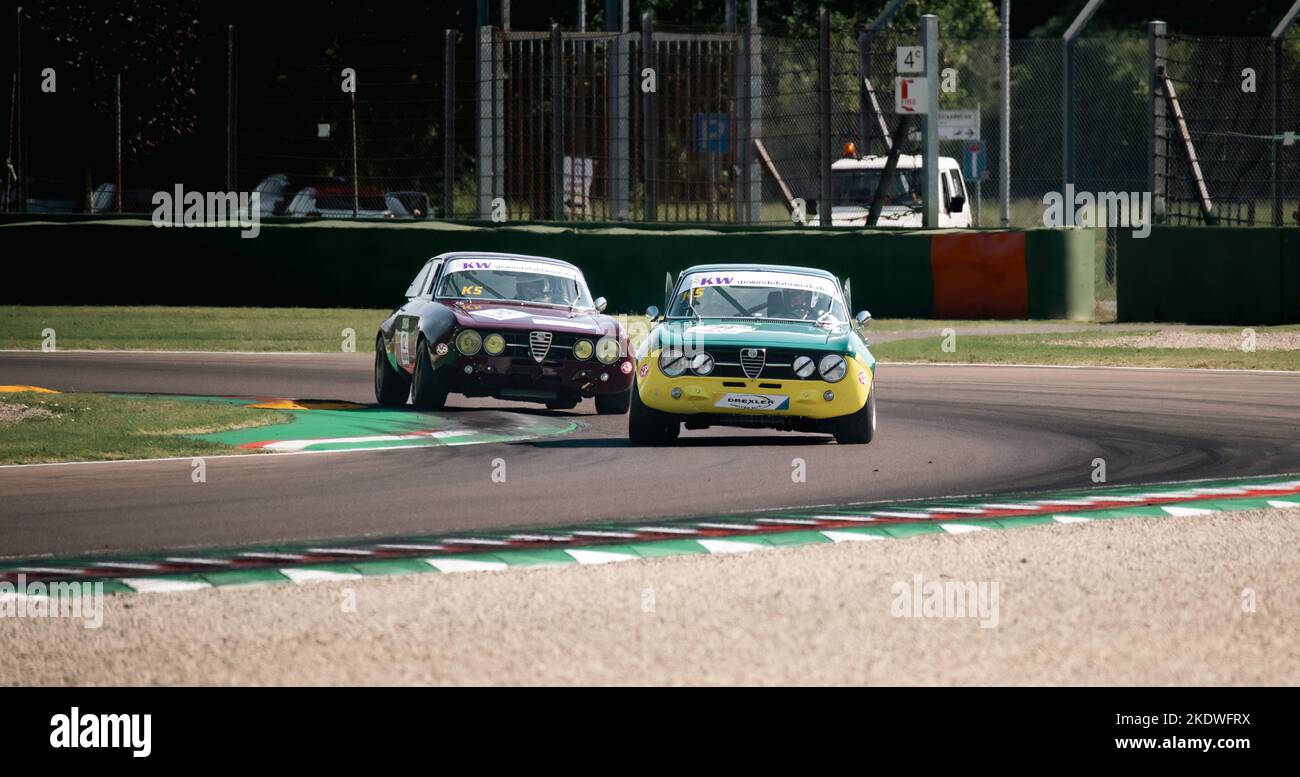Alfa Romeo GTA auto d'epoca corse in pista vecchio stile motoristico sport. Imola, Italia, giugno 18 2022. DTM Foto Stock
