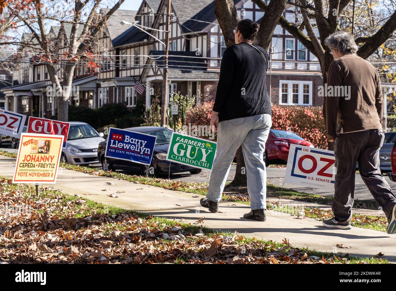 Berks County, Pennsylvania-8 novembre 2022: Gli elettori della Pennsylvania entrano in piazza per le elezioni di metà mandato. Foto Stock