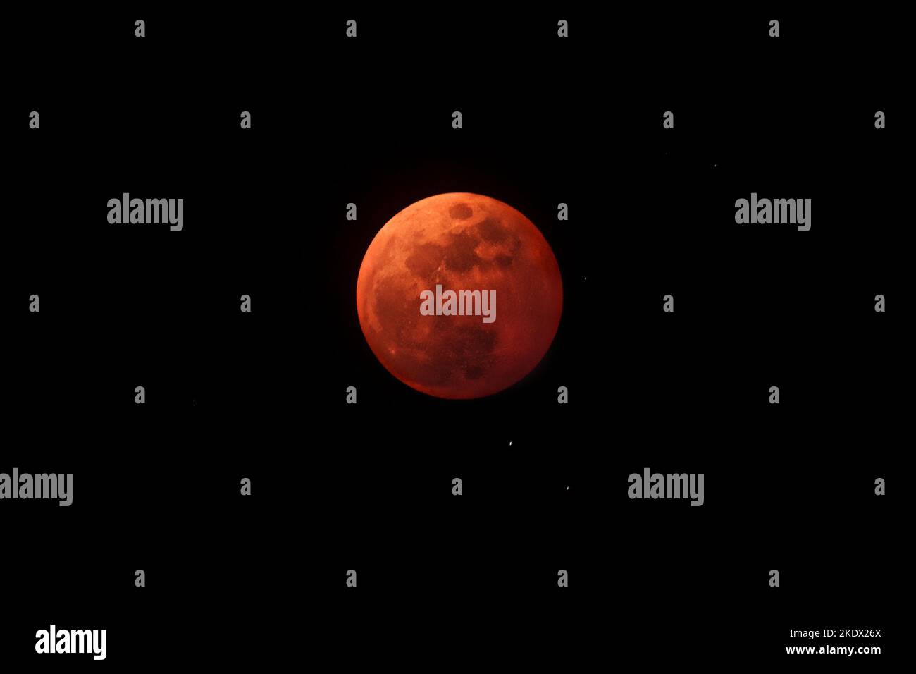 Lunar Eclipse totality il 8 novembre 2022, visto da Iloilo City, Filippine, Asia Foto Stock