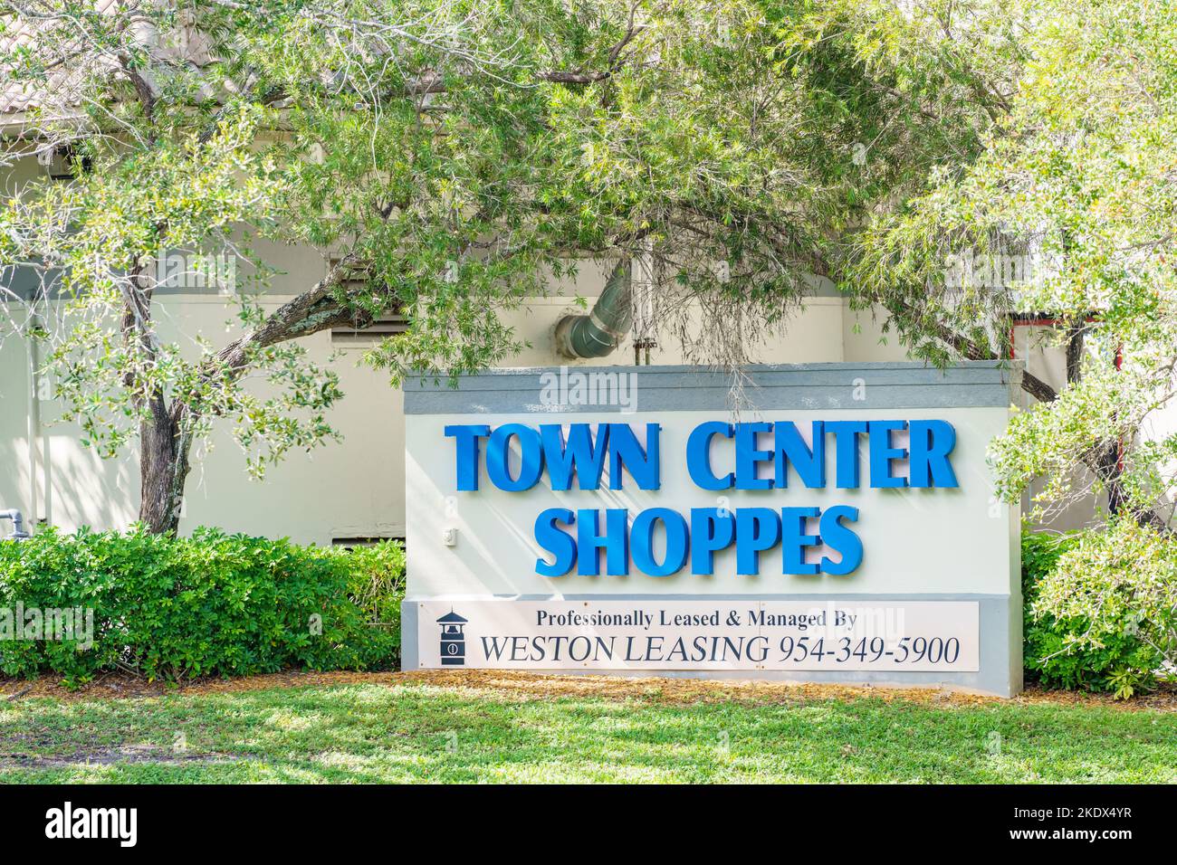 Weston, FL, Stati Uniti d'America - 8 novembre 2022: Foto del segno Town Center Shoppes Foto Stock