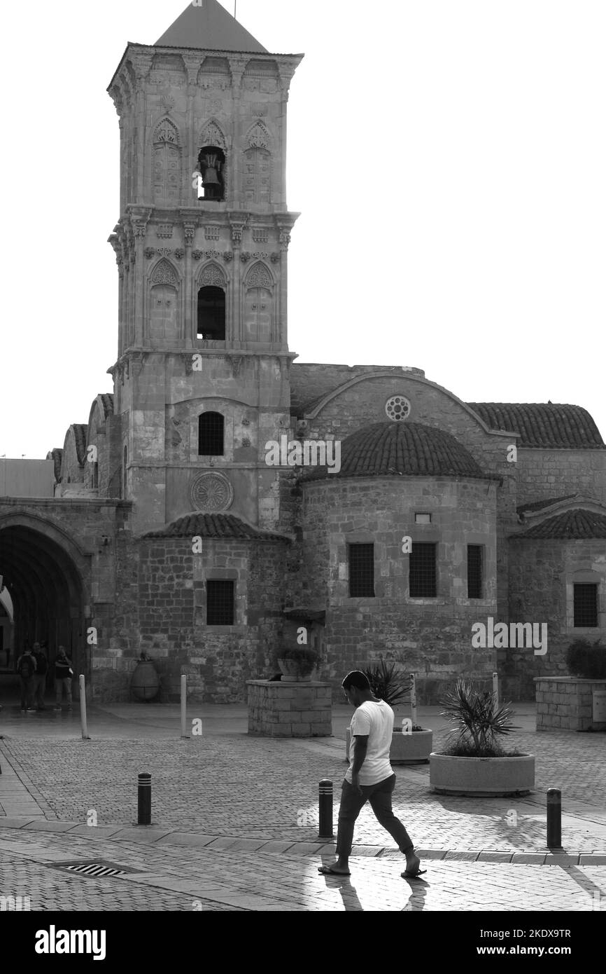 23 maggio 2022, Larnaca, Cipro: La Chiesa di San Lazzaro è stata fondata alla fine del 9th ° secolo e ha architettura di influenza bizantina, gotica, barocca, rococò. La Repubblica di Cipro si trova a un crocevia storico-culturale tra Europa e Asia. Le sue principali città, la capitale di Nicosia, Limassol, Famagosta e Paphos, hanno assorbito le influenze di generazioni di conquistatori, pellegrini e viaggiatori e hanno un'aria cosmopolita e provinciale. Oggi Cipro è una meta turistica popolare per i visitatori europei, favorita dalle coppie in luna di miele (Credit Image: © Ruaridh Stewart Foto Stock