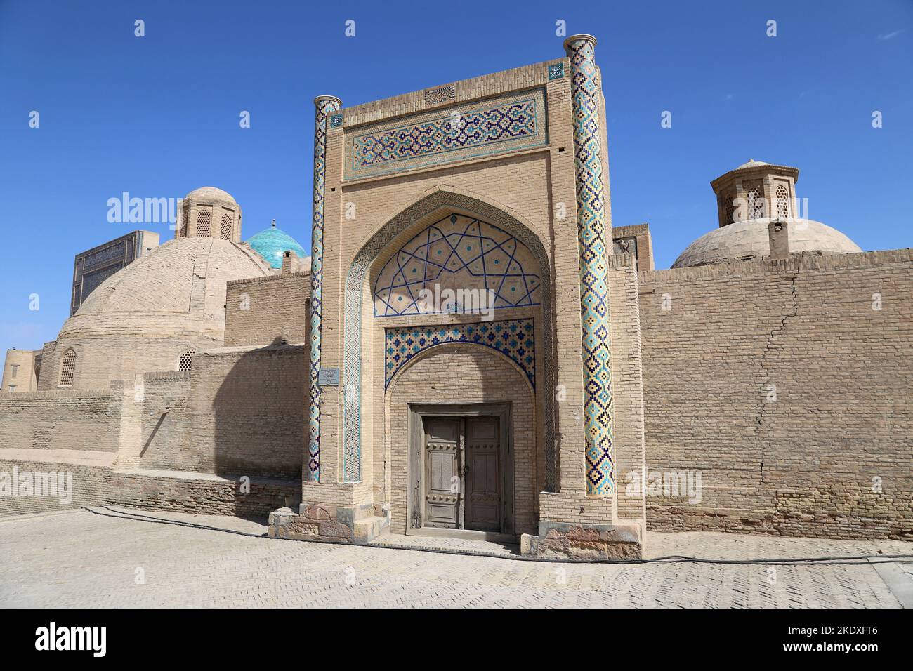 Amir Olimjon Madrasa, poi Kalyon Square, Centro storico, Bukhara, Provincia di Bukhara, Uzbekistan, Asia centrale Foto Stock