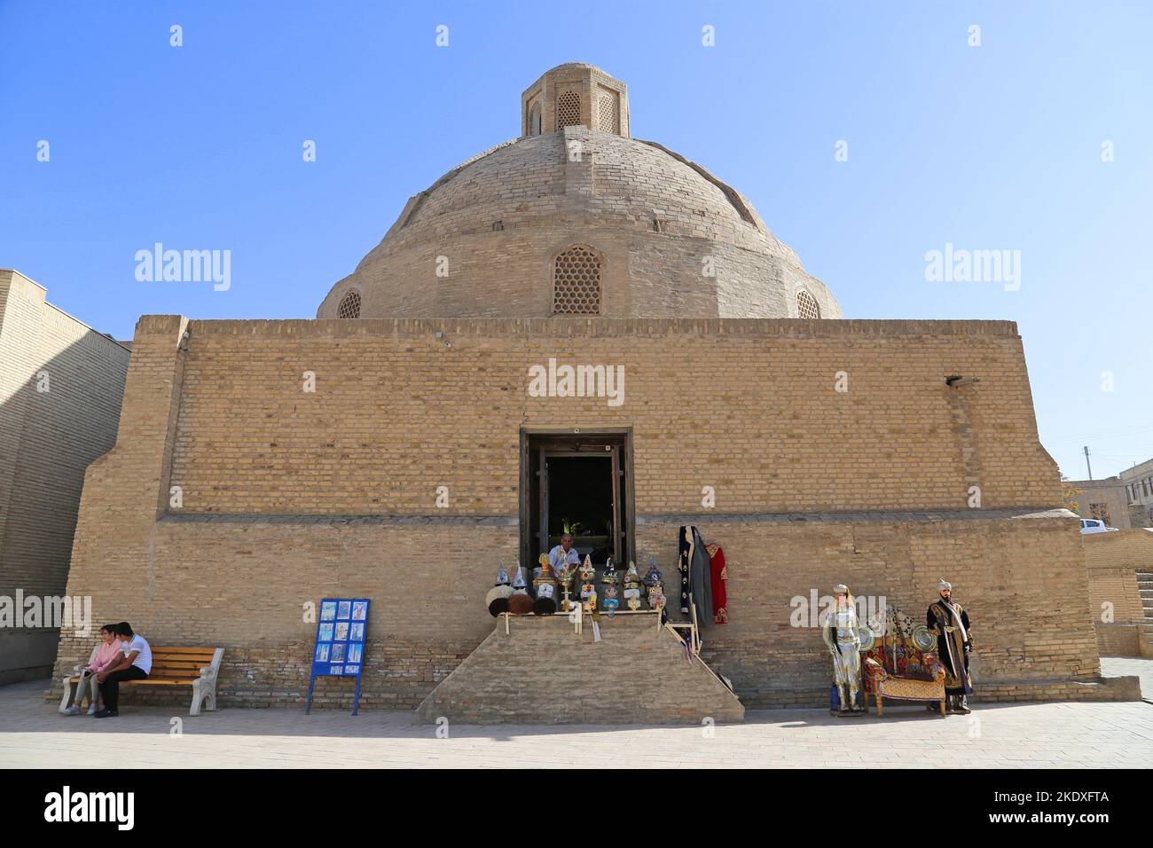 Amir Olimjon Madrasa, poi Kalyon Square, Centro storico, Bukhara, Provincia di Bukhara, Uzbekistan, Asia centrale Foto Stock