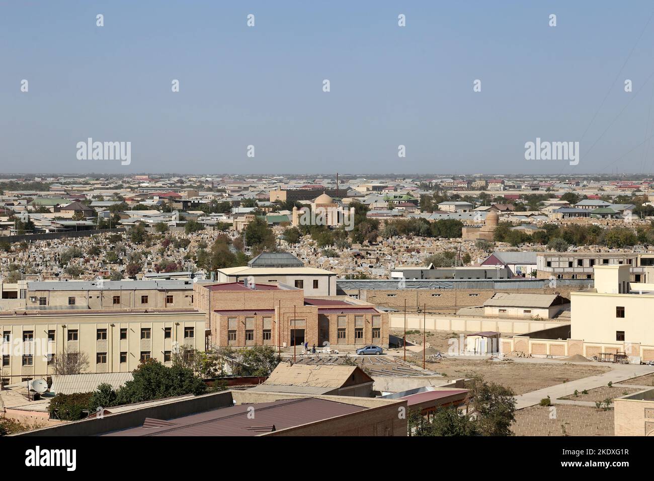 Cimitero principale di Bukhara, visto dalla torre dell'acqua, Centro storico, Bukhara, Provincia di Bukhara, Uzbekistan, Asia centrale Foto Stock