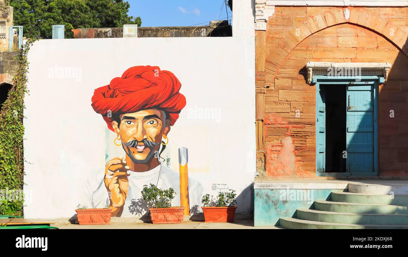 Ritratto Pittura di uomo su strada di Bhuj, Gujarat, India. Foto Stock