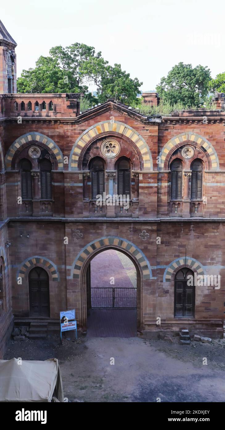 Vista dell'ingresso dell'area del Campus di Prag Mahal, Bhuj, Gujarat, India. Foto Stock