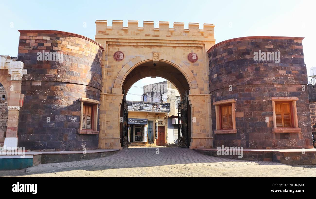 Ingresso principale per Palazzo di Prag Mahal, Bhuj, Gujarat, India. Foto Stock