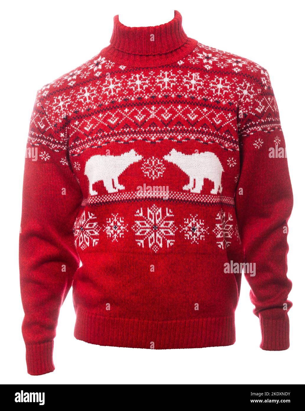 Pullover rosso a maglia natalizio dal design tradizionale con ornamento in orso (noto anche come Ugly Sweater), modello isolato su sfondo bianco Foto Stock