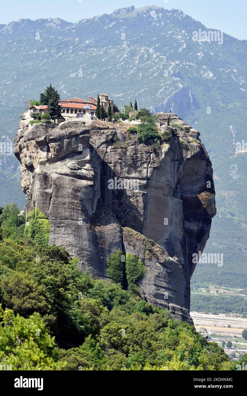 Grecia, monastero Agia Triada, alias Santissima Trinità, uno dei monasteri di Meteora, un sito patrimonio dell'umanità dell'UNESCO in Tessaglia, utilizzato anche per le location cinematografiche Foto Stock