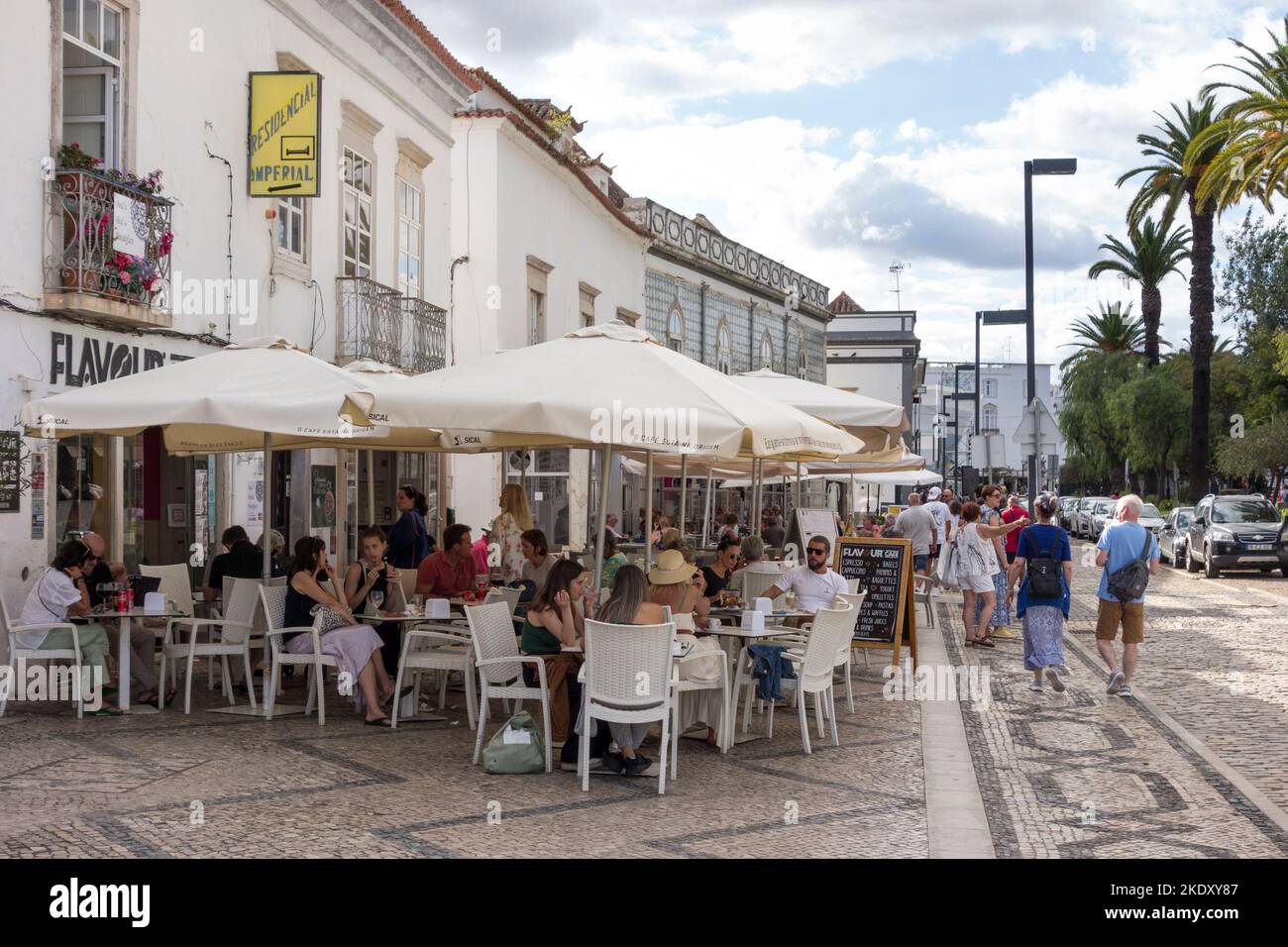 Pavement Cafe, Tavira, Algarve, Portogallo, Europa Foto Stock