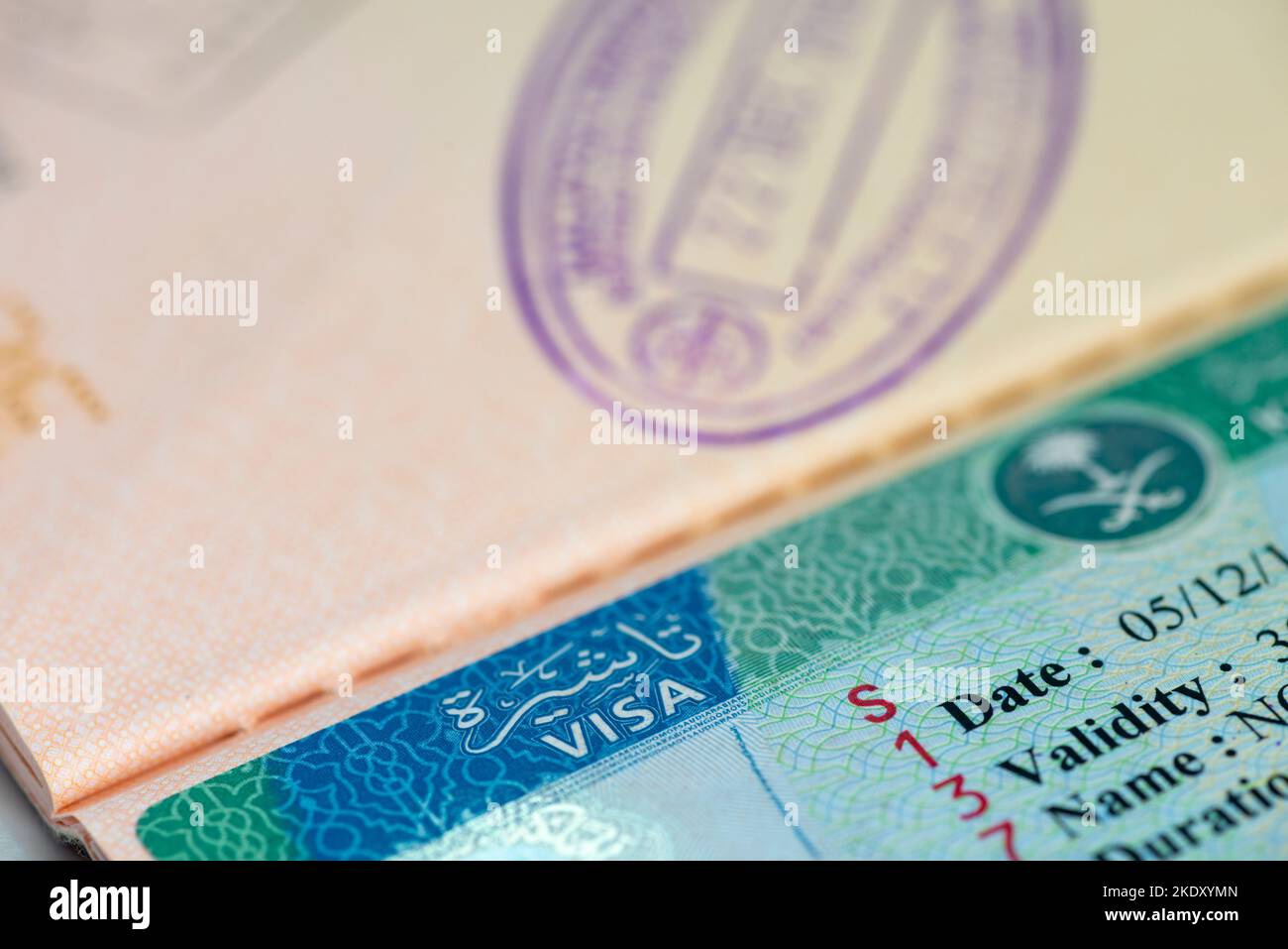 Regno dell'Arabia Saudita francobolli e approvazione dei visti. L'Arabia Saudita ha concesso l'accesso a turisti stranieri provenienti da 49 paesi per visitare l'Arabia Saudita. Foto Stock