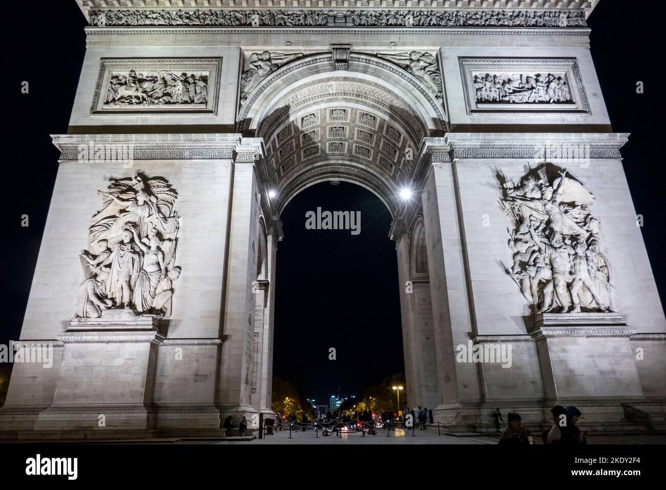 Parigi, Francia - 09-10-2018: L'Arco di Trionfo illuminato di notte Foto Stock