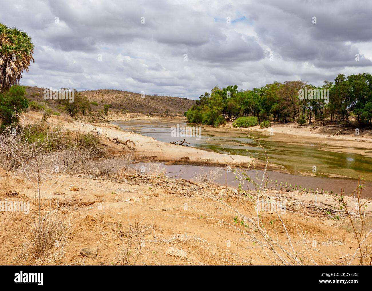 Confluenza dei fiumi Tsavo e Galana nel Parco Nazionale Tsavo in Kenya Foto Stock