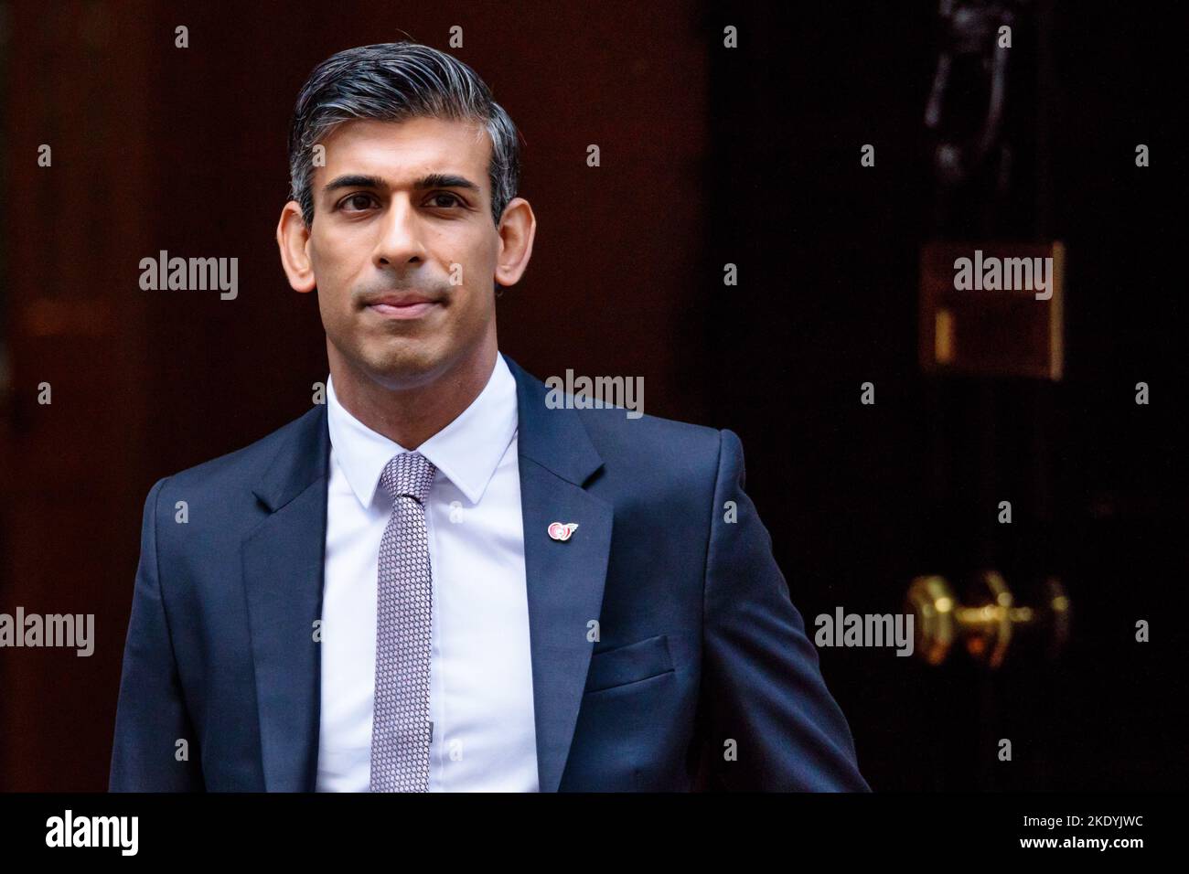 Downing Street, Londra, Regno Unito. 9th novembre 2022. Il primo ministro britannico, Rishi Sunak, parte dal numero 10 di Downing Street per partecipare alla sessione delle domande del primo ministro (PMQ) nella Camera dei Comuni. Foto di Amanda Rose/Alamy Live News Foto Stock