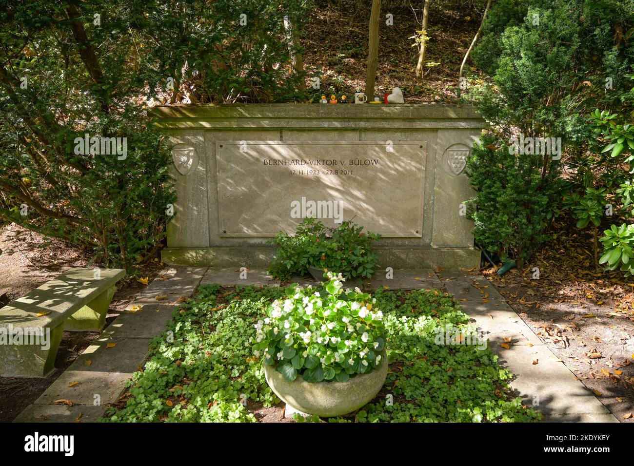 Grab Loriot, Bernhard-Viktor Christoph-Carl von Bülow, Friedhof Heerstraße, Westend, Charlottenburg-Wilmersdorf, Berlino, Germania Foto Stock