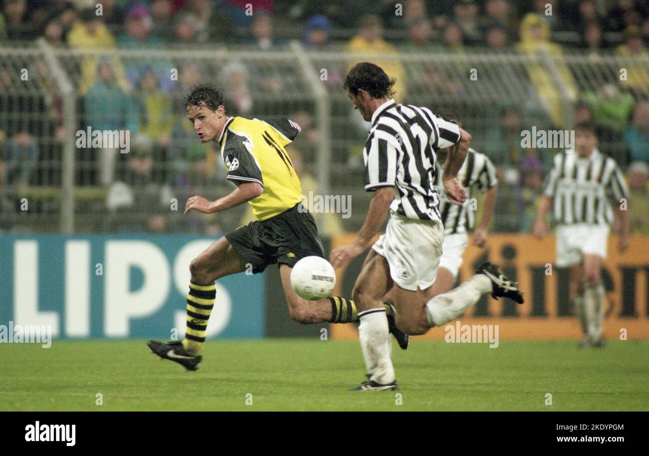 Firo: Calcio 13.09.1995: Calcio: Archivio foto, archivio foto, archivio immagini, archivio CHL Champions League, gruppo fase stagione 1995/1996 95/96 BVB, Borussia Dortmund - Juventus Torino 1:3 duelli, Heiko Herrlich contro Ciro Ferrara Foto Stock