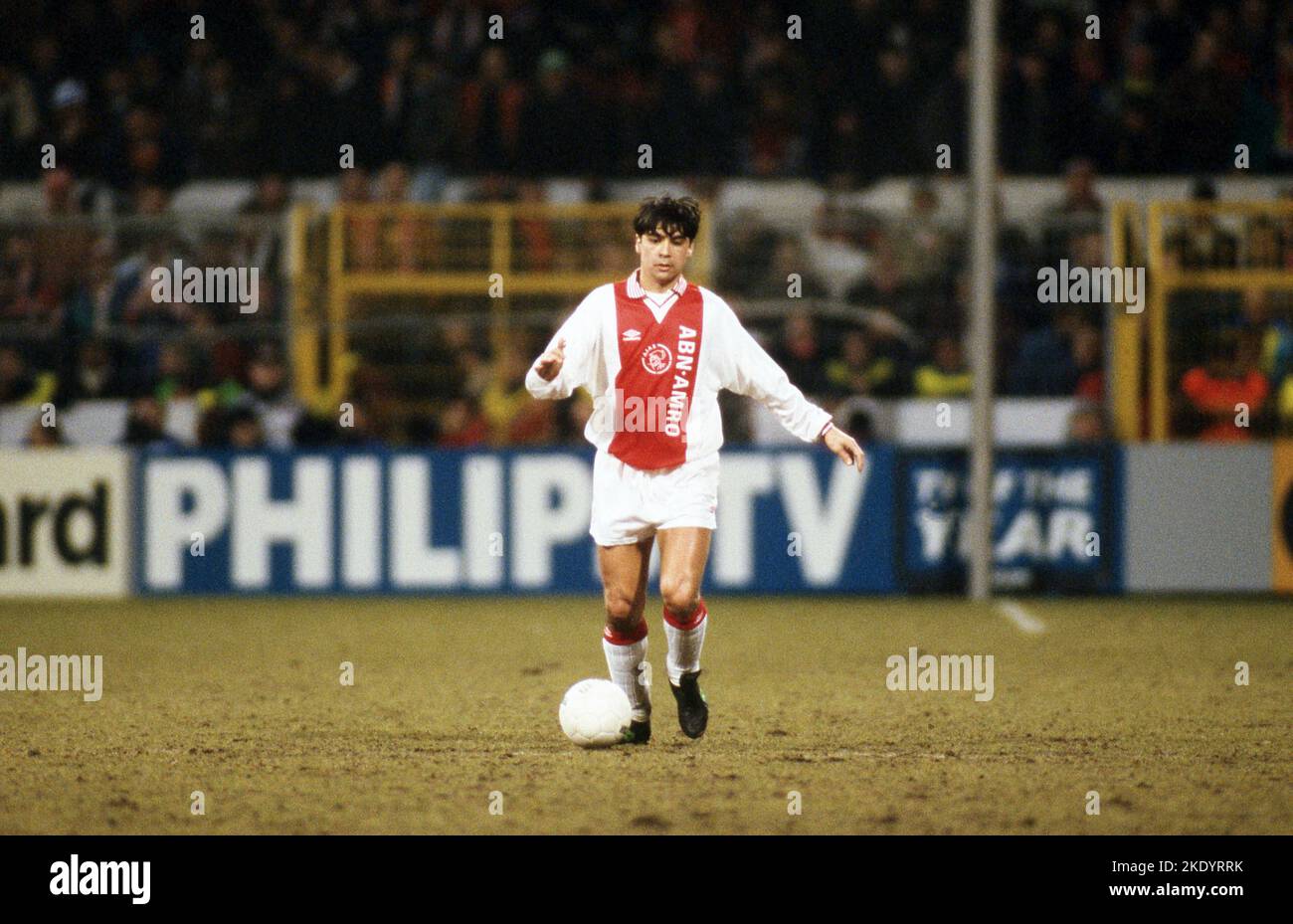 Dortmund, Germania. 27th set, 2022. Primo: 05.03.1996 calcio: Calcio: Archivio foto, archivio foto, archivio immagini, archivio CHL Champions League, quarti di finale stagione 1995/1996 95/96 BVB, Borussia Dortmund - Ajax Amsterdam 0:2 Sonny Silooy, Ajax. Credit: dpa/Alamy Live News Foto Stock